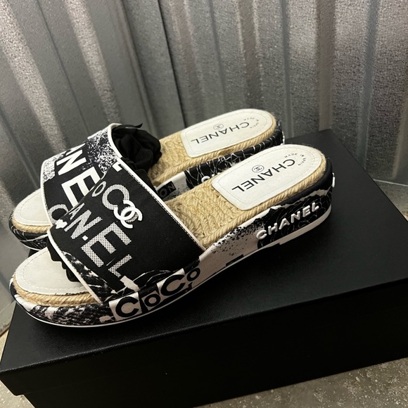 Chanel slides - Picture 2 of 4